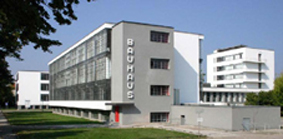 Bauhausgeb&auml;ude, Ansicht aus S&uuml;dwesten, 2005; (c) M. Br&uuml;ck, Stiftung Bauhaus Dessau
