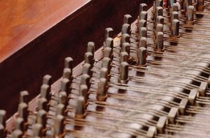 Detailaufnahmen des Flügels von Boisselot, den Franz Liszt in seinem Arbeitszimmer in der Altenburg während seiner Zeit als Hofkapellmeister benutzte Detailaufnahmen des Flügels von Boisselot, den Franz Liszt in seinem Arbeitszimmer in der Altenburg während seiner Zeit als Hofkapellmeister benutzte