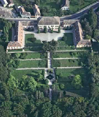 Luftaufnahme der Sommerresidenz "Samuel von Brukenthal" mit der historischen Parkanlage Luftaufnahme der Sommerresidenz "Samuel von Brukenthal" mit der historischen Parkanlage